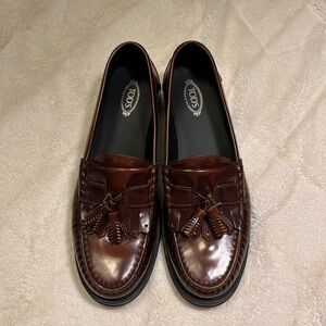 Tod’s Loafers women’s size 10 (narrow fit) NWOT